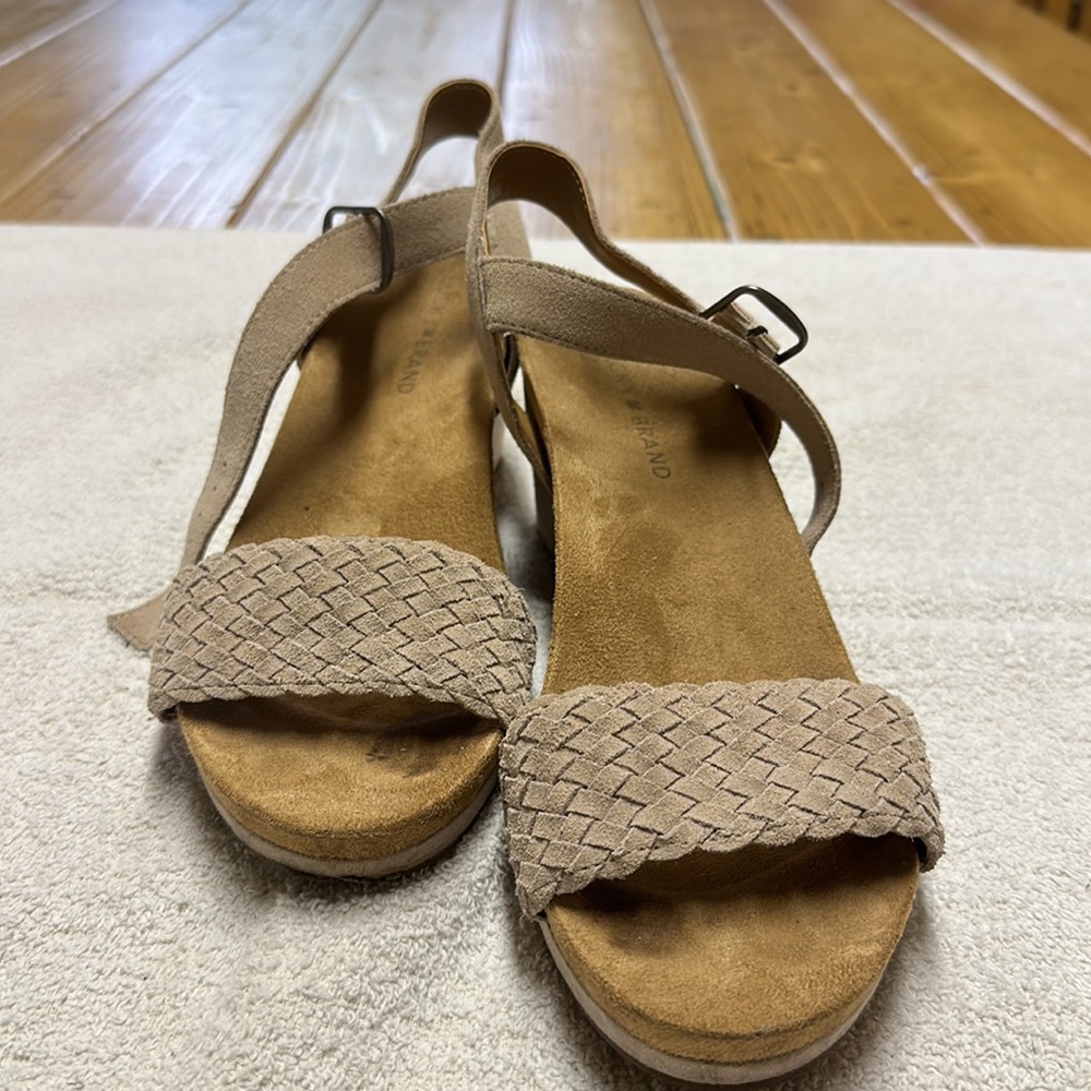 Lucky Brand Size 8 Wedges - Picture 2 of 4